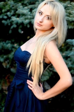 Photo of beautiful Ukraine    with blonde hair and brown eyes - 20742